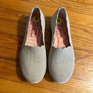 NWOT Sketchers Relaxed Fit Memory Foam White Slip-on Sneakers size 9